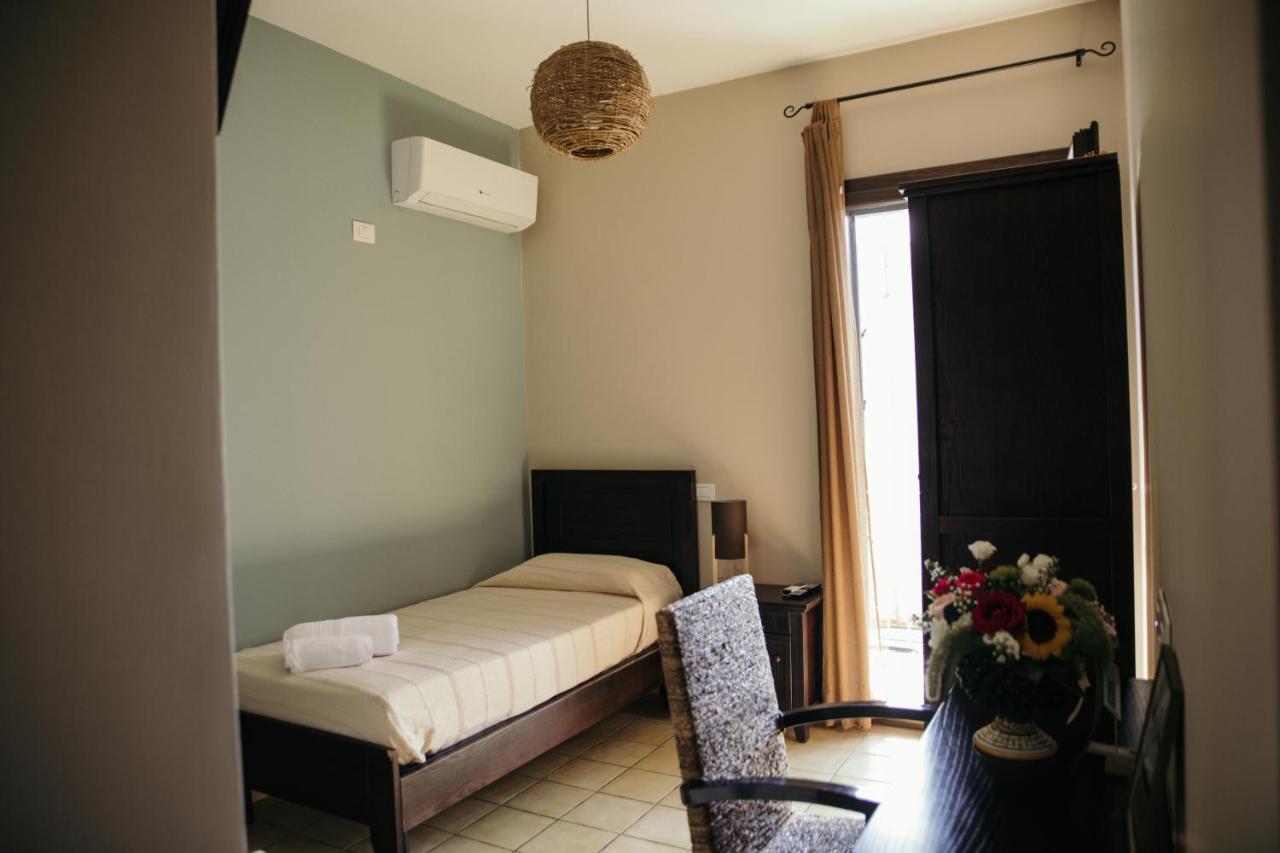 Le Antiche Colonne Bed and Breakfast Cinquefrondi Buitenkant foto